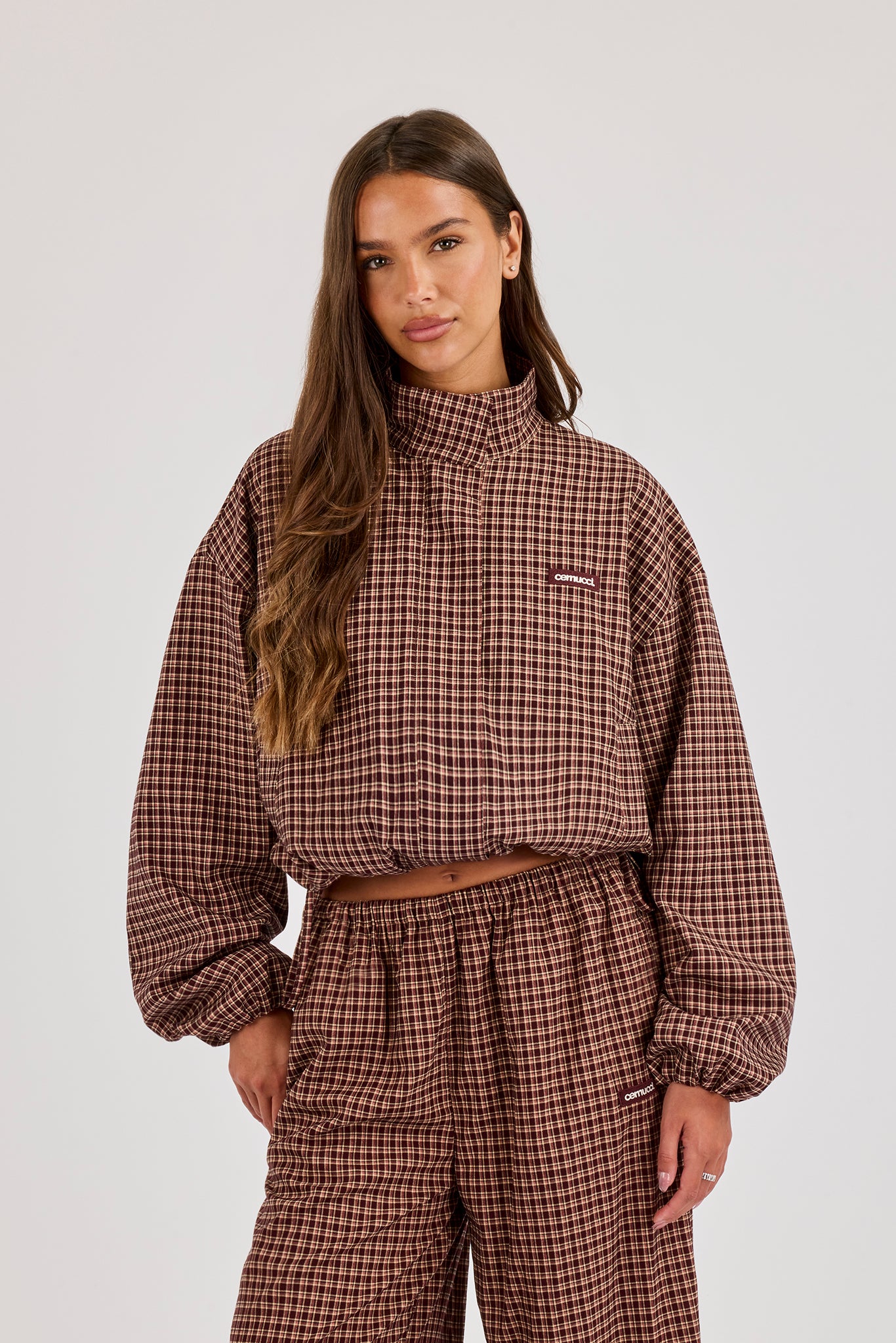 Jacke mit Trichterkragen aus kariertem Twill – Burgunderrot